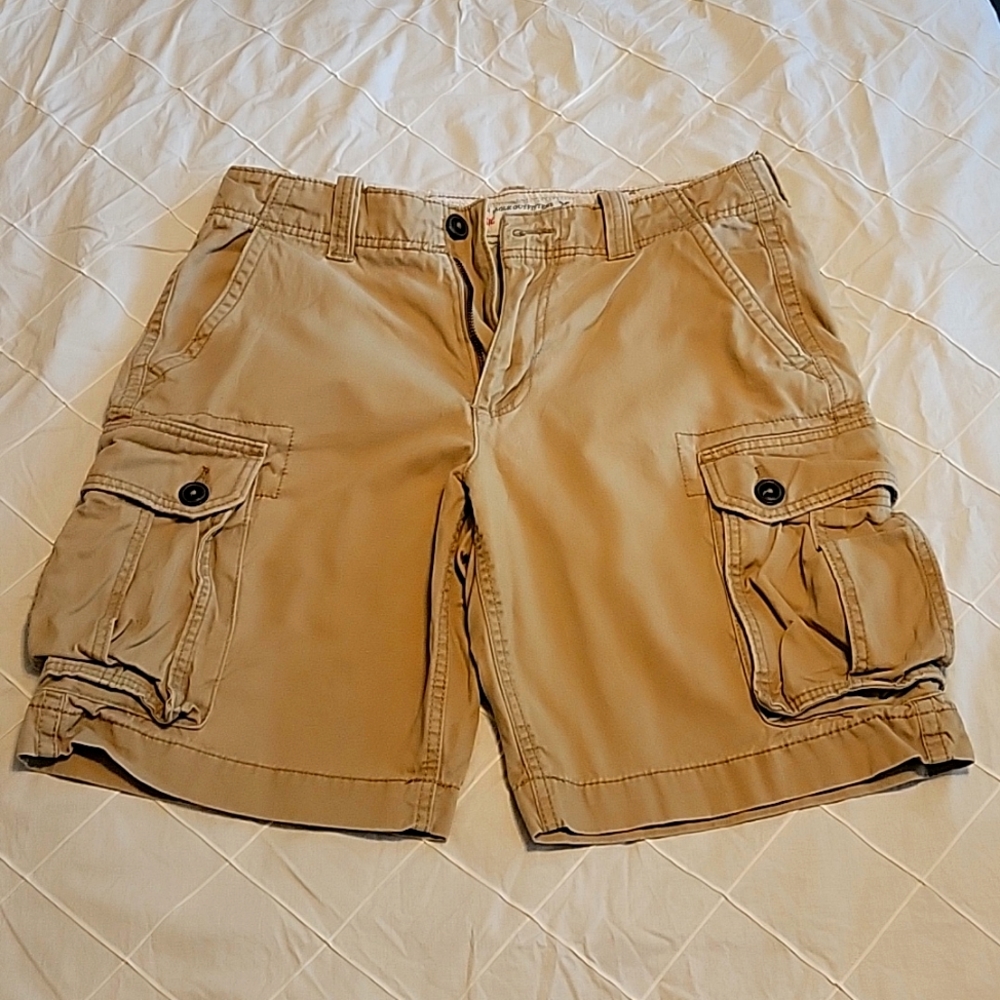 American Eagle Outfitters classic khaki shorts